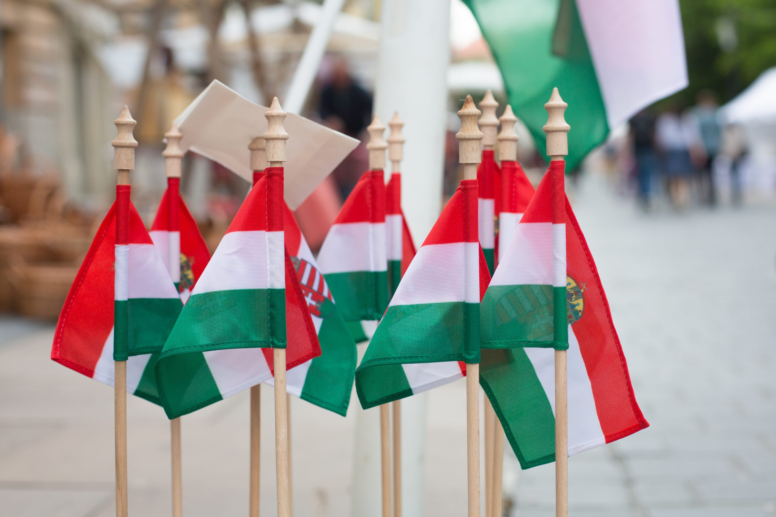 Flaggen von Ungarn bei einem Fest