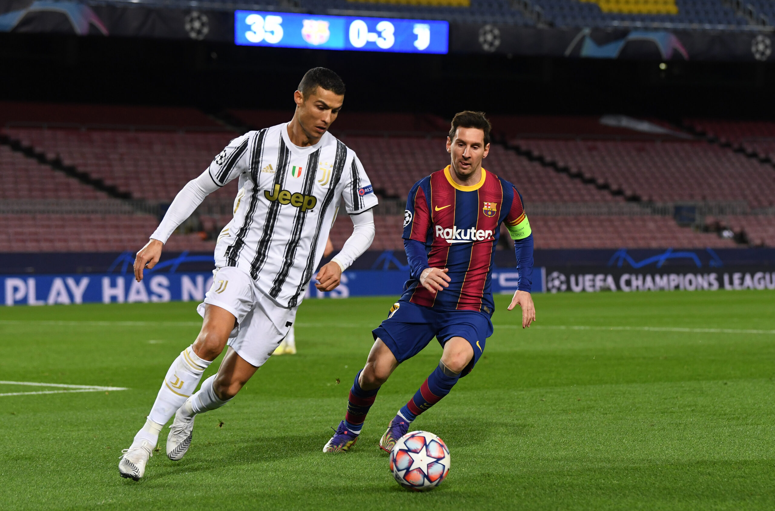 Cristiano Ronaldo und Lionel Messi auf dem Fußballfeld