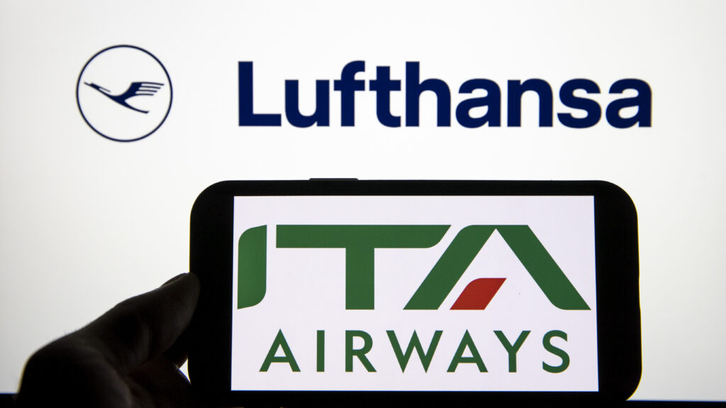 Logo von Lufthansa und ein Handy das ITA Airways seit