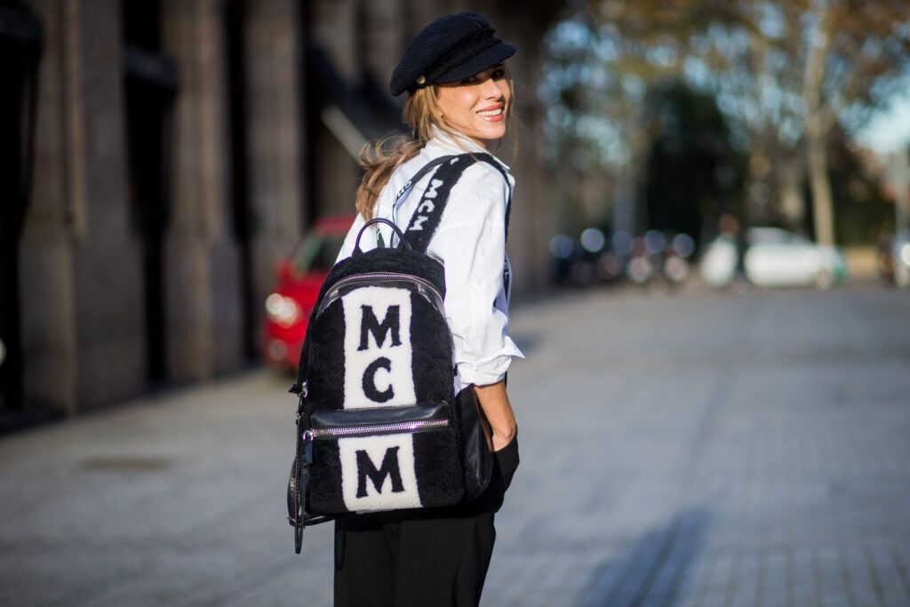 MCM Logo auf einem Rucksack in schwarz