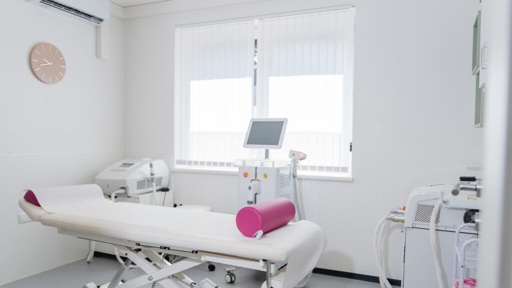 LaSoral GmbH in Leibnitz kombiniert medizinische Expertise mit innovativer Lasertechnologie für individuelle Hautbehandlungen wie dauerhafte Haarentfernung, Hautstraffung und Pigmentflecken-Entfernung.