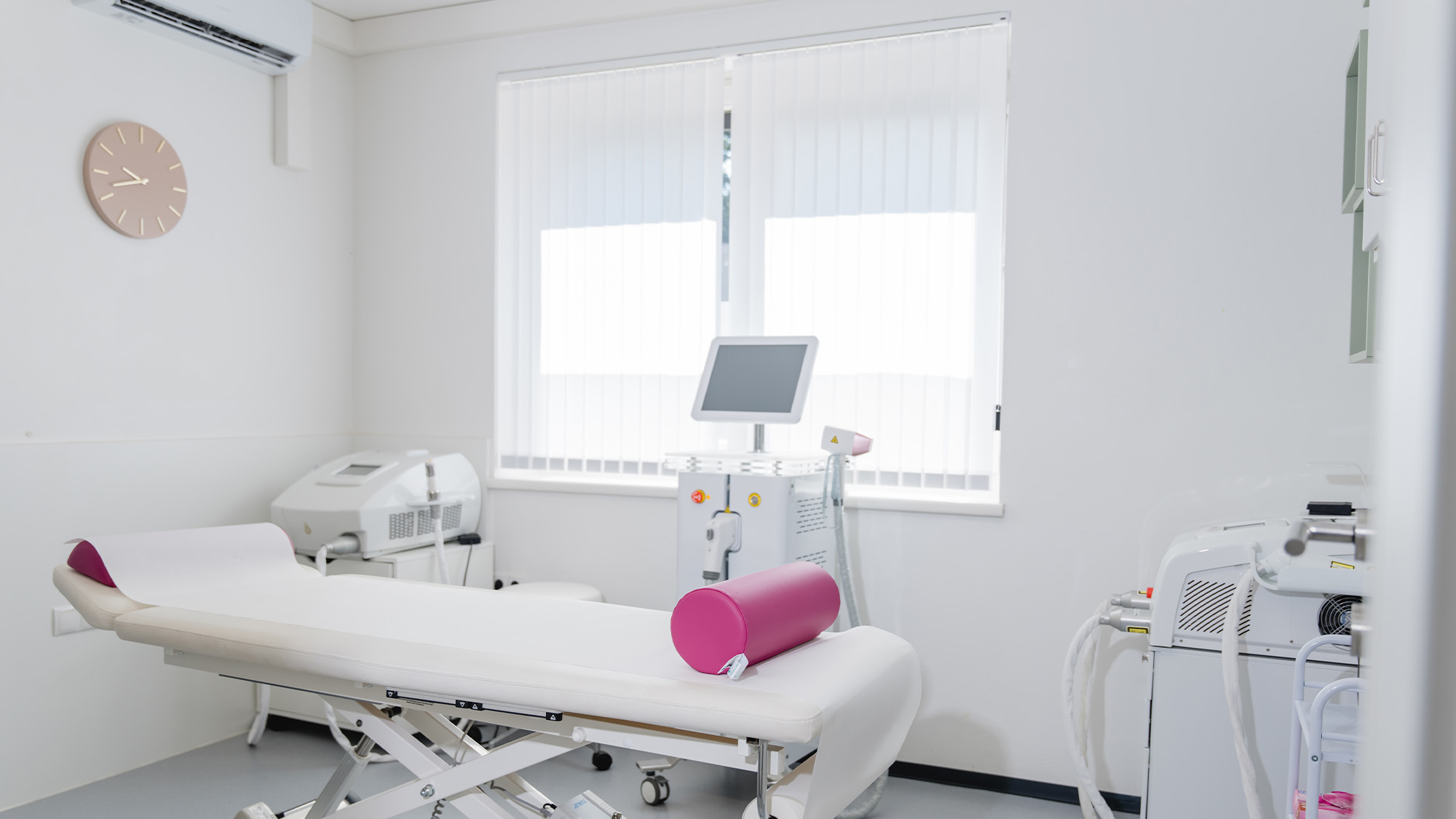 LaSoral GmbH in Leibnitz kombiniert medizinische Expertise mit innovativer Lasertechnologie für individuelle Hautbehandlungen wie dauerhafte Haarentfernung, Hautstraffung und Pigmentflecken-Entfernung.