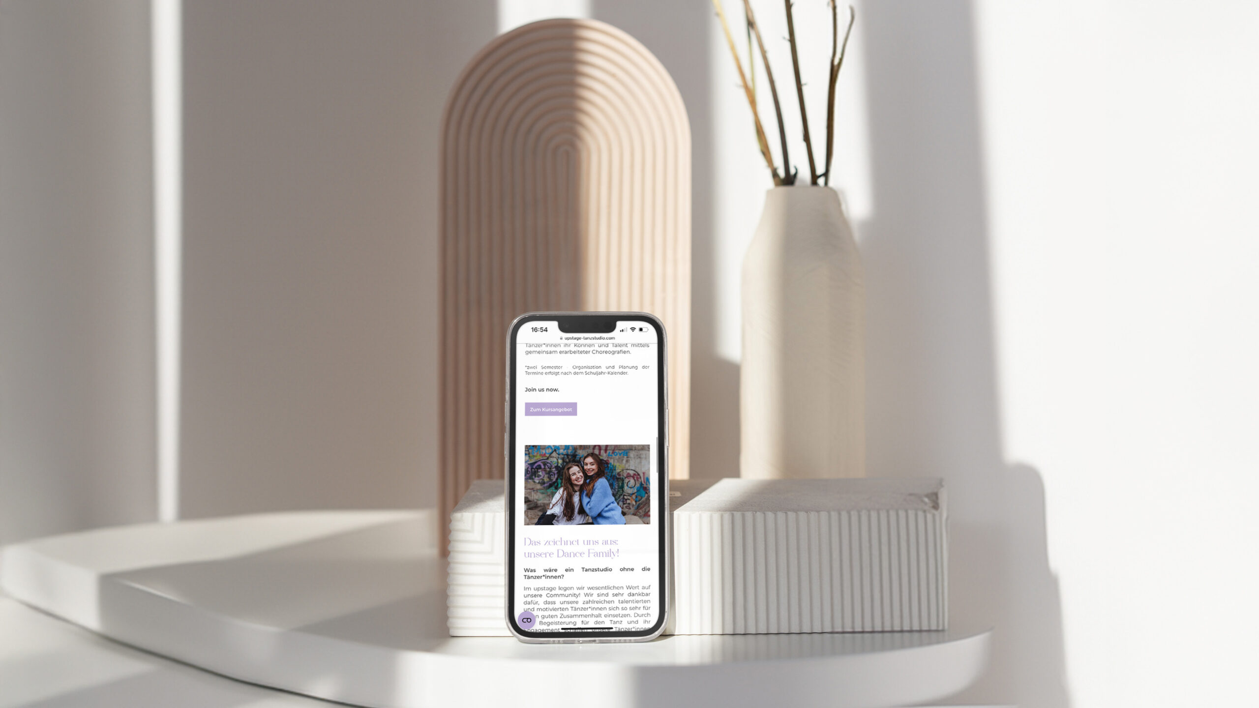 Toivostudio unterstützt selbstständige Unternehmer:innen mit Branding, Webdesign und Social Media Management für mehr digitale Sichtbarkeit und einen starken Online-Auftritt.