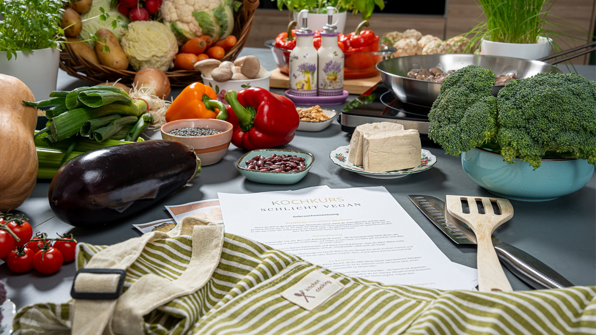 Sarah Hein von Schlicht Vegan inspiriert mit veganen Kochkursen, regionalen Zutaten und ihrem neuen Kochbuch zu einer kreativen, nachhaltigen Ernährung.
