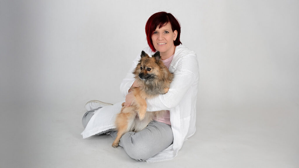 Tanja Raschhofer von Energetik Raschhofer bietet Tierenergetik, Tierkommunikation und Human Energetik für Tiere, Erwachsene und Kinder.