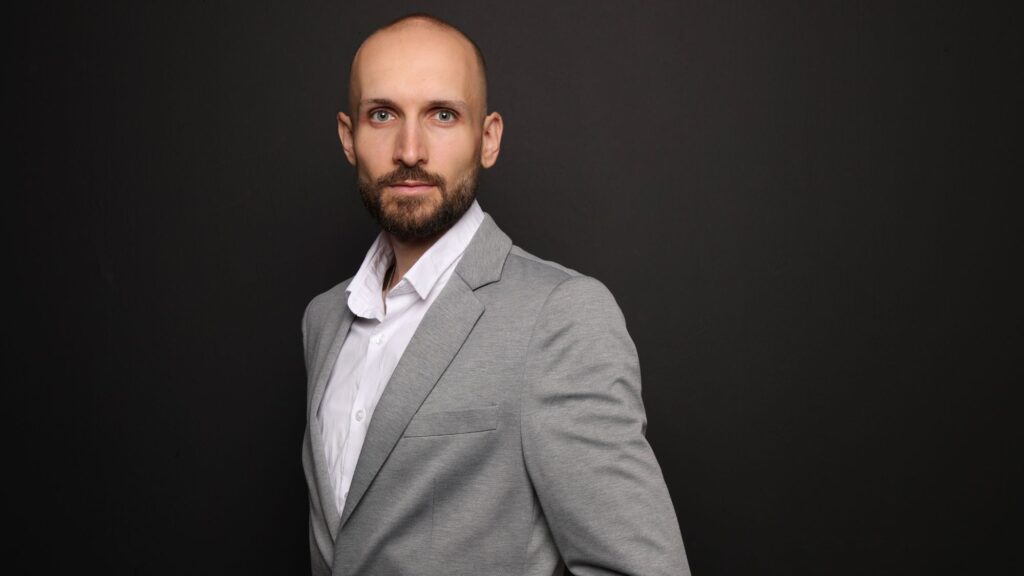 Einprägsames Logo und strategisches Grafikdesign zur effektiven Positionierung und Markenstrategie von Patrick Valentini von Valentini Design Studio