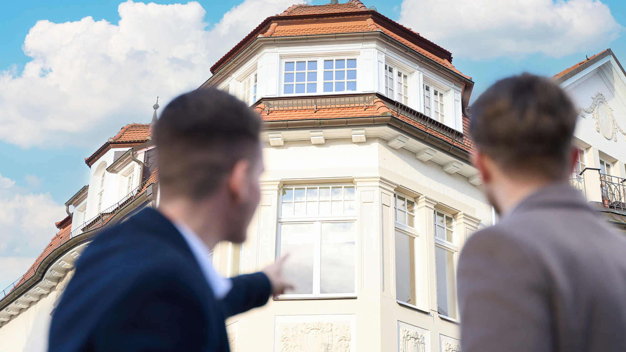 ImmoVestment zeigt, wie Angestellte ohne Eigenkapital mit Immobilieninvestments starten, Steuern sparen und langfristig Vermögen aufbauen können