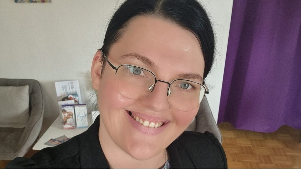 Selina Manz-Krieger von Umadum Gsund – Studio by Selina zeigt, wie moderne Technologien und gezielte Anwendungen den Weg zu mehr Gesundheit ganz ohne Medikamente ebnen können.