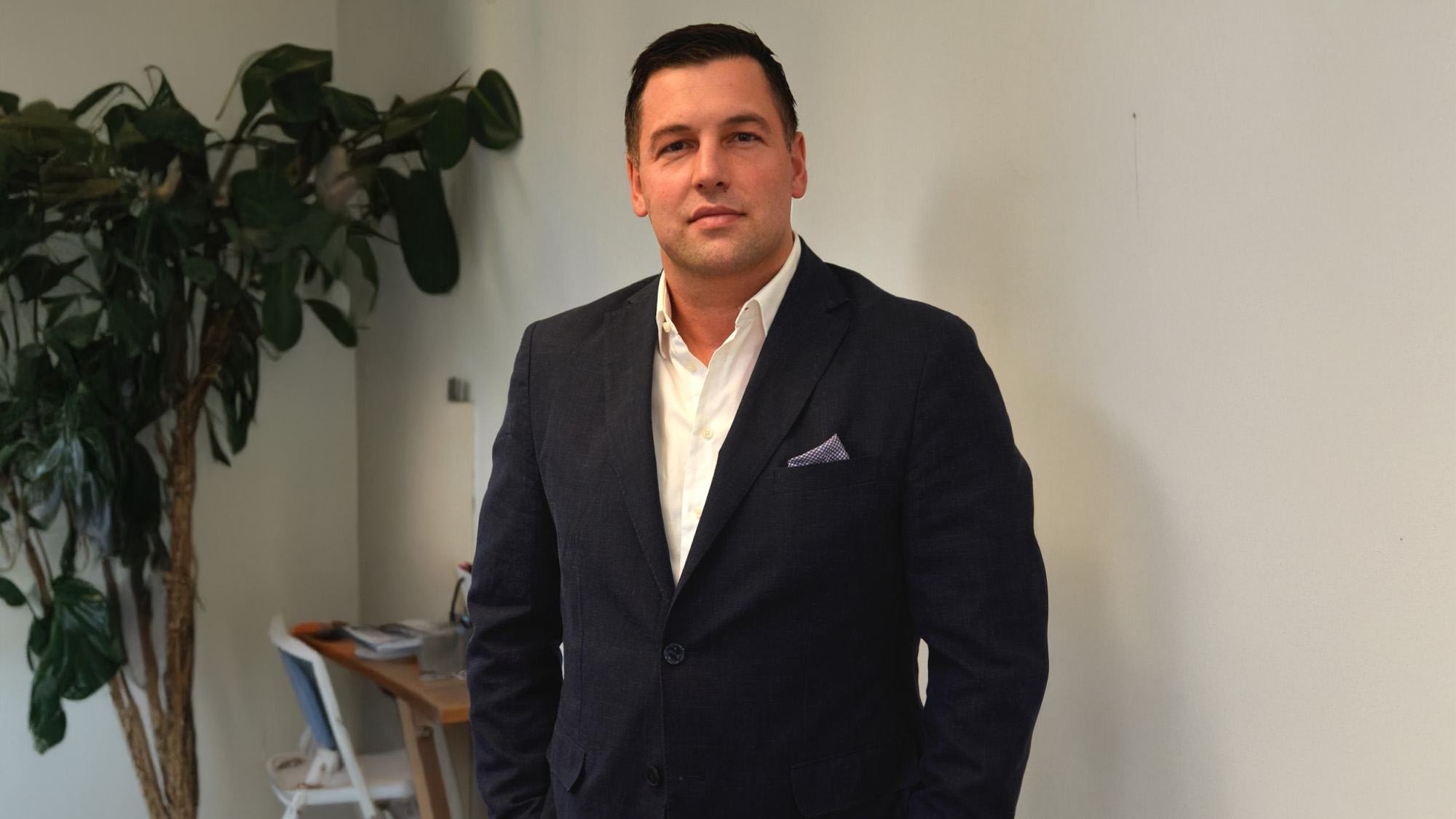 Energiegarage GmbH vereint Photovoltaik, Wallbox, Speicher und Design für nachhaltige Elektromobilität.