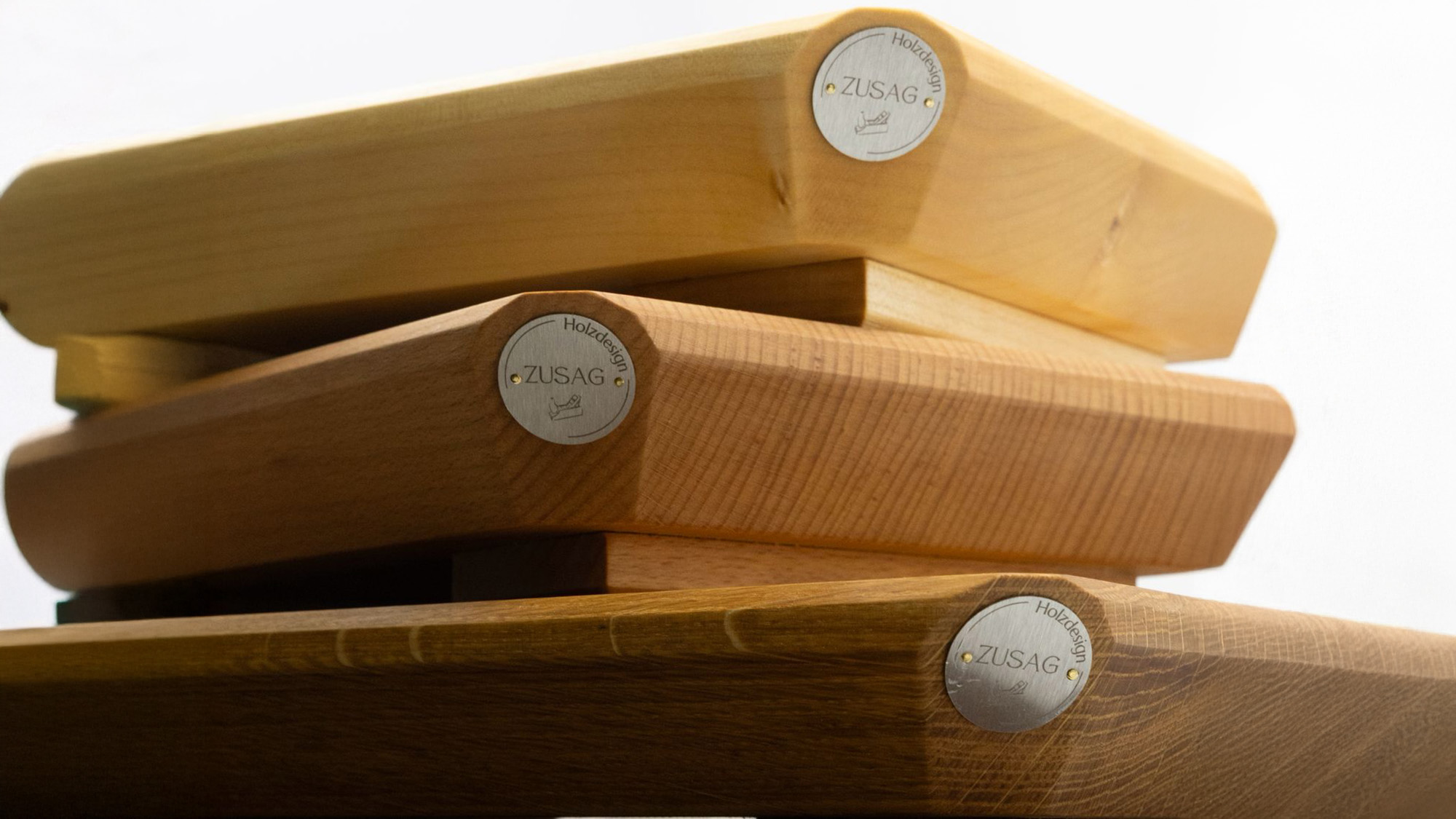 Holzdesign Zusag zeigt, wie Schneidebretter durch richtige Pflege langlebig und hygienisch bleiben.