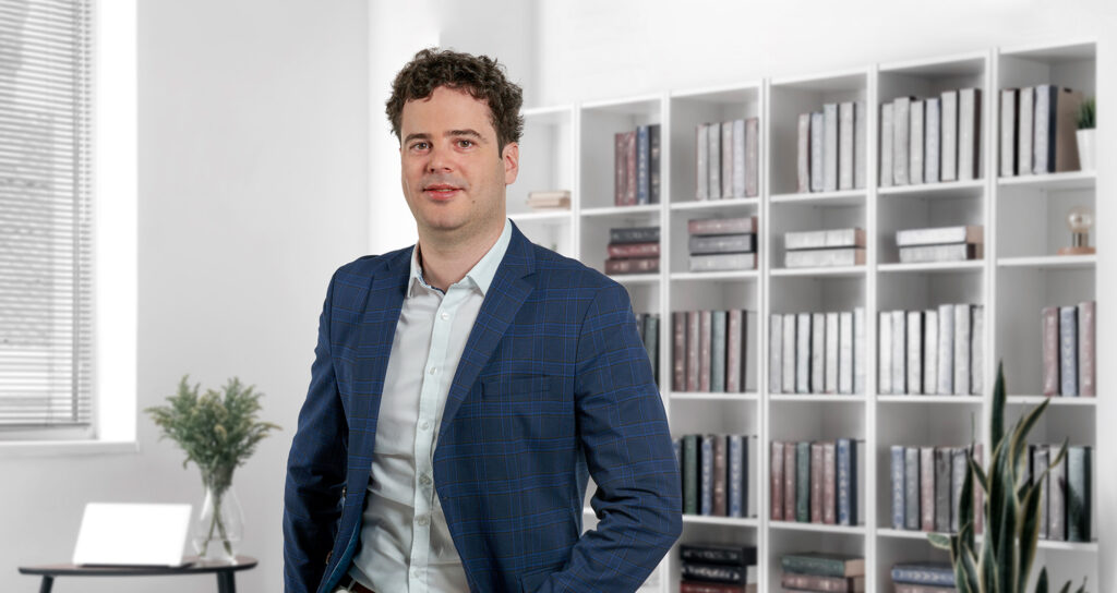 Mag. Robert Rieger analysiert als Experte für Strafrecht Wels aktuelle Reformen und gesellschaftliche Auswirkungen.