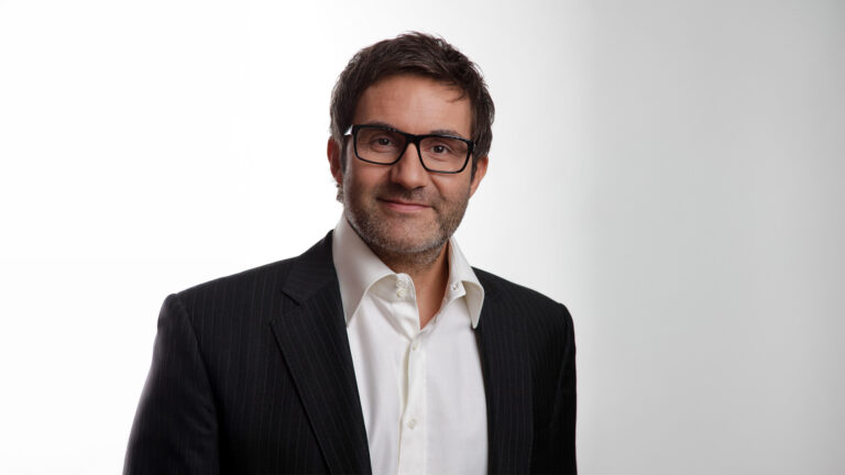 Carsten Beyreuther erklärt mit der Gesprächskybernetik® und MASTER-Workshops moderne, ethische Verkaufsgespräche durch KI-gestützte Gesprächssysteme.