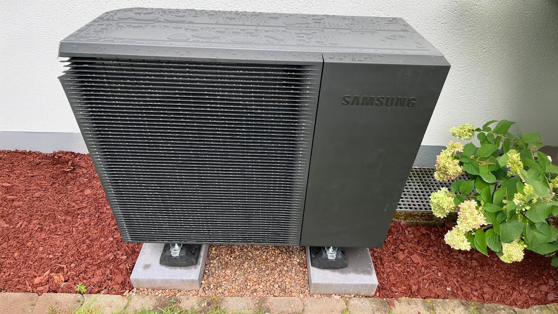 Heizungsbau Hooß verbindet Heizungsbau, Sanitär und fugenlose Bäder zu ästhetischen Energiesparlösungen.