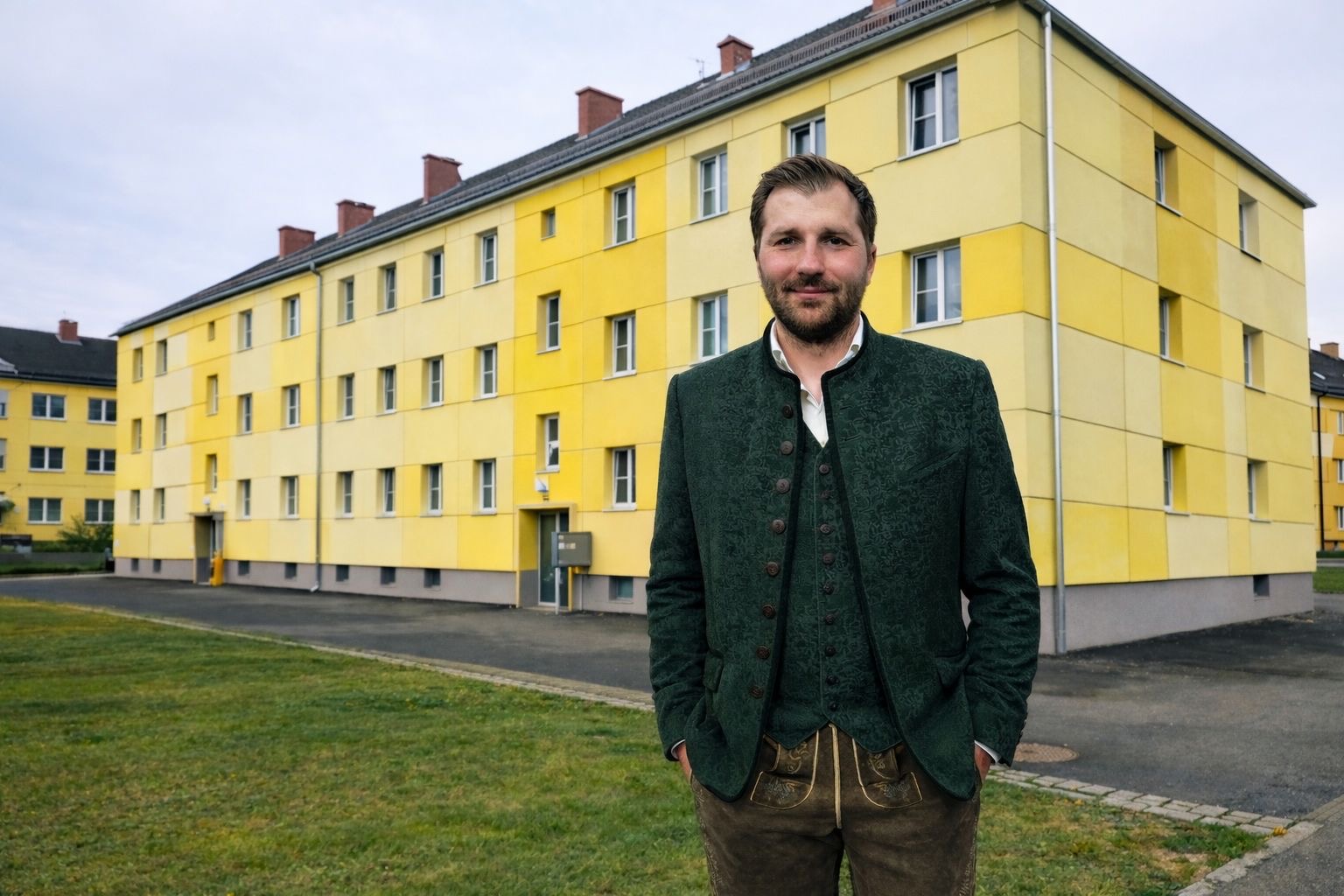 Markus Gunesch hinter einem Haus