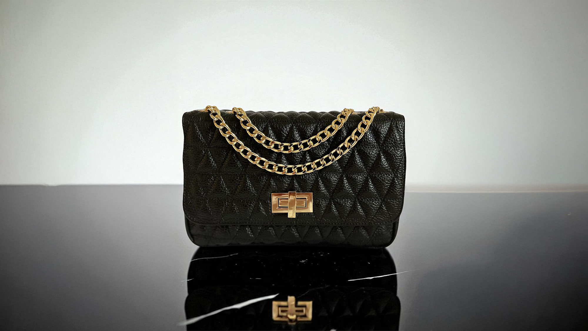 Heevn steht für nachhaltige Luxus-Designer-Handtaschen mit Fokus auf Qualität, Ästhetik und europäische Fertigung.