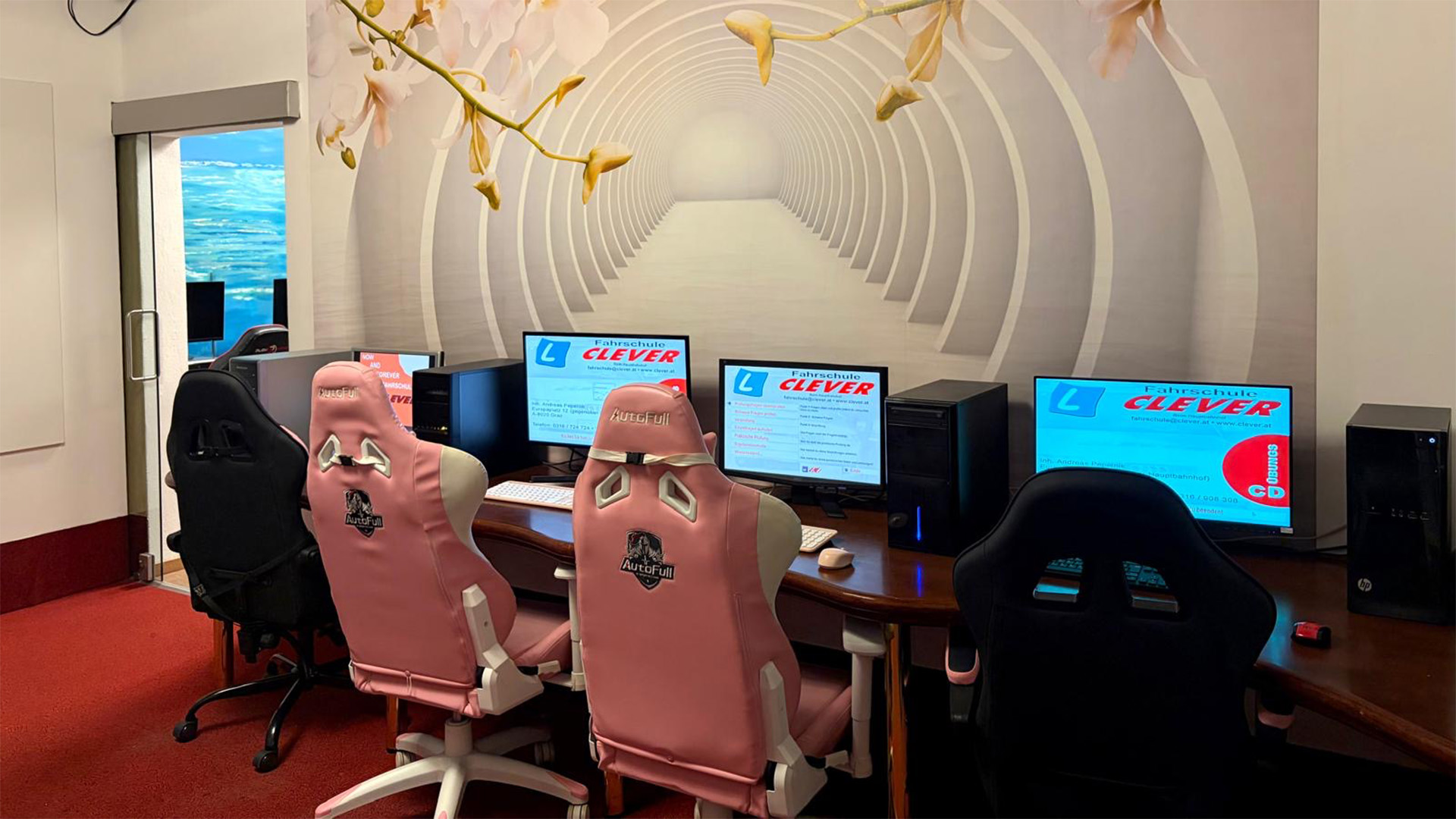 Flexible Führerscheinausbildung bei der Fahrschule Clever Graz am Hauptbahnhof mit 24/7-Lernen und Wohlfühlatmosphäre.