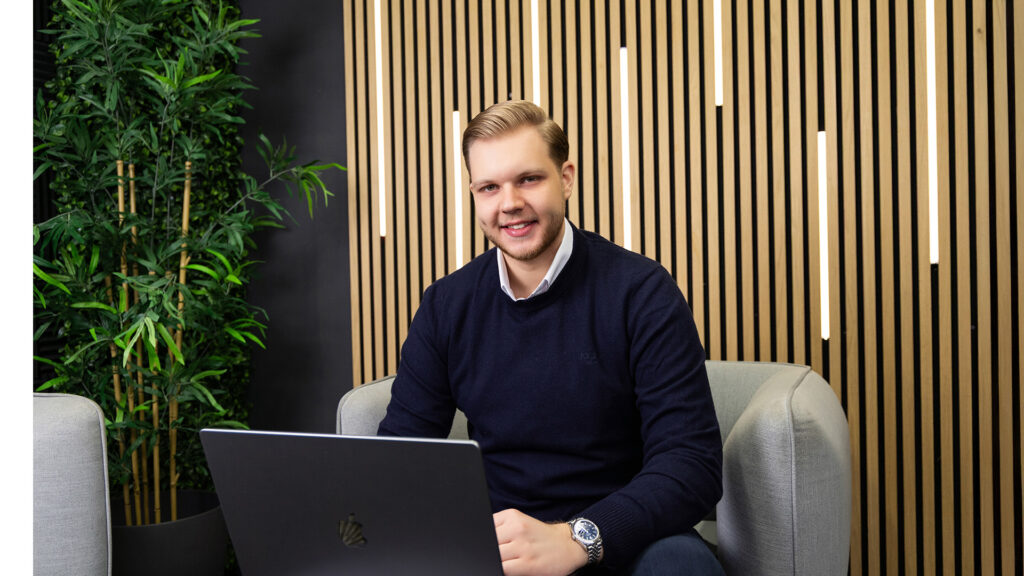Tarik Dzelic zeigt mit der AI-Methode, wie sich mit Künstlicher Intelligenz ein planbares zweites Einkommen aufbauen lässt, Schritt für Schritt und ohne Vorwissen. 