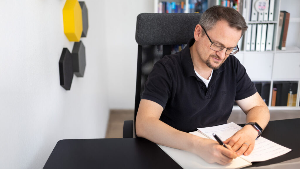 8Komma3 unterstützt Handwerksbetriebe, Augenoptiker und lokale KMU mit geförderter KI-Beratung – von der Kundenanfrage bis zur Terminverwaltung.