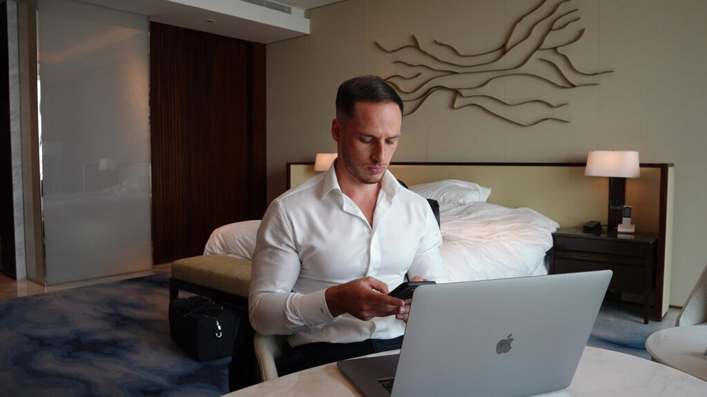 Michael Strauss über digitale Fähigkeiten, Einkommen und Karrierechancen nach zwei Totalverlusten und Neuanfängen.
