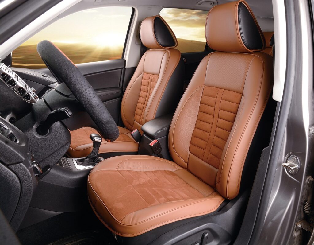 Nahaufnahme einer Babyschale mit Gurtschloss im Auto, die den Britax Römer Rückruf der Baby-Safe Pro veranschaulicht – Foto: lqiuz / Pixabay